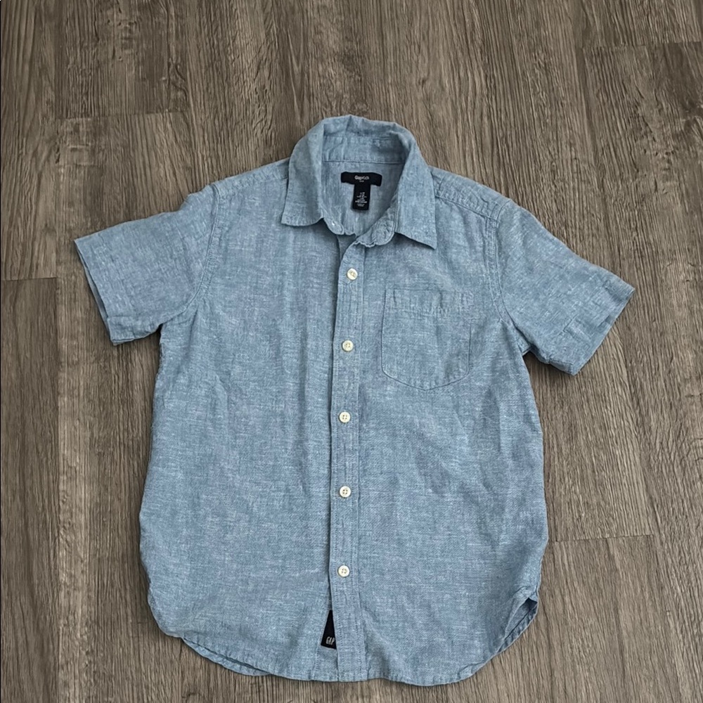 GAP Blue Chambray Button Down Shirt Versatile Style